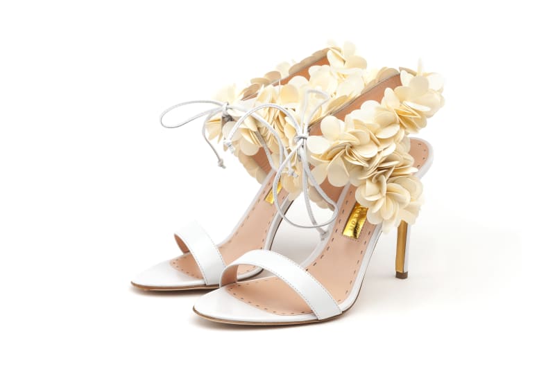 www.bridebook.co.uk-rupert-sanderson