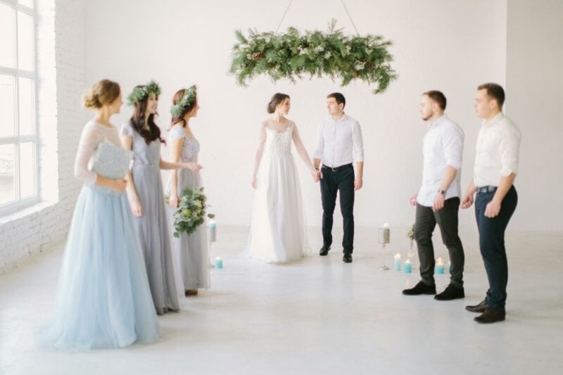 Wedding party with bridemaids and ushers