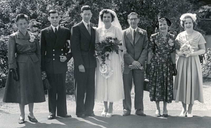 Schwarz-Weiß-Aufnahme einer Hochzeit