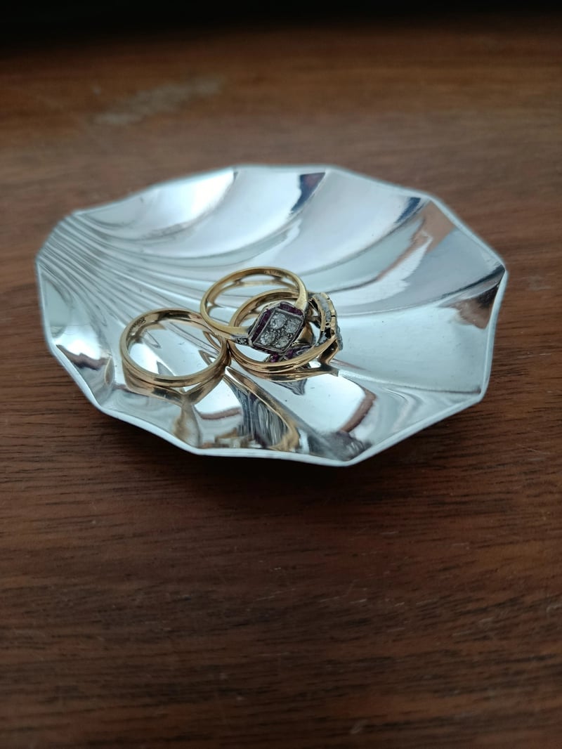 Vintage shell shaped silver trinket dish with jewellery in it