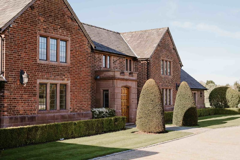 Exterior of manor house wedding venue merrydale manor