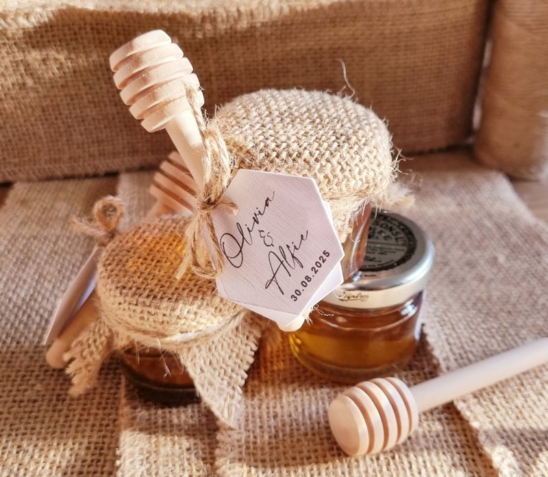 honey wedding favours with mini honey stirrers and hessian lid covers.