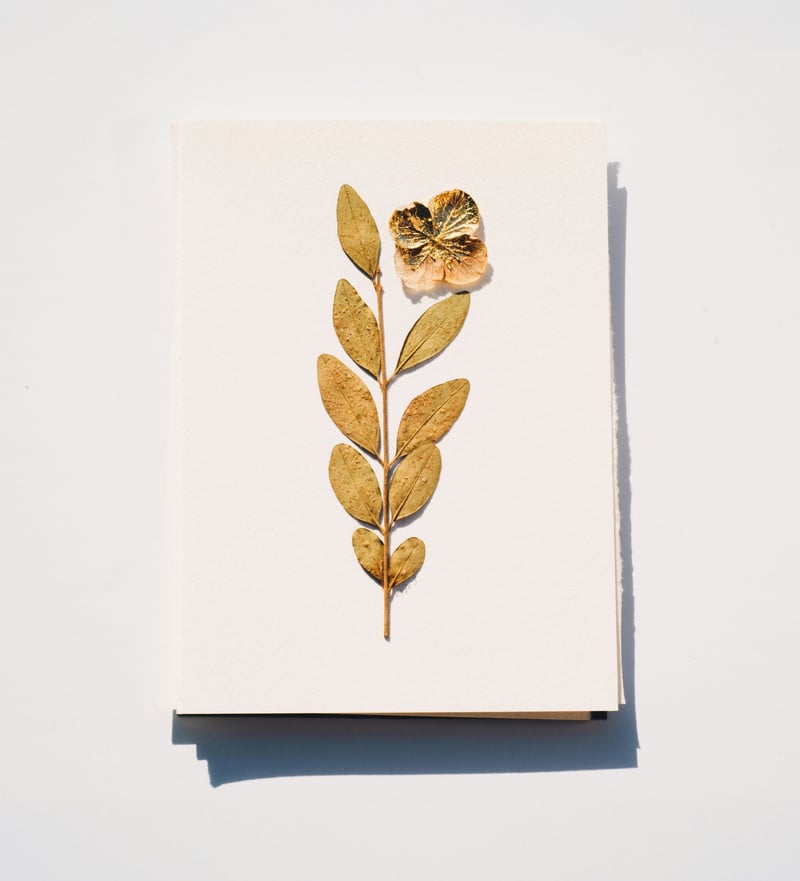 a pressed flower card wedding favour.