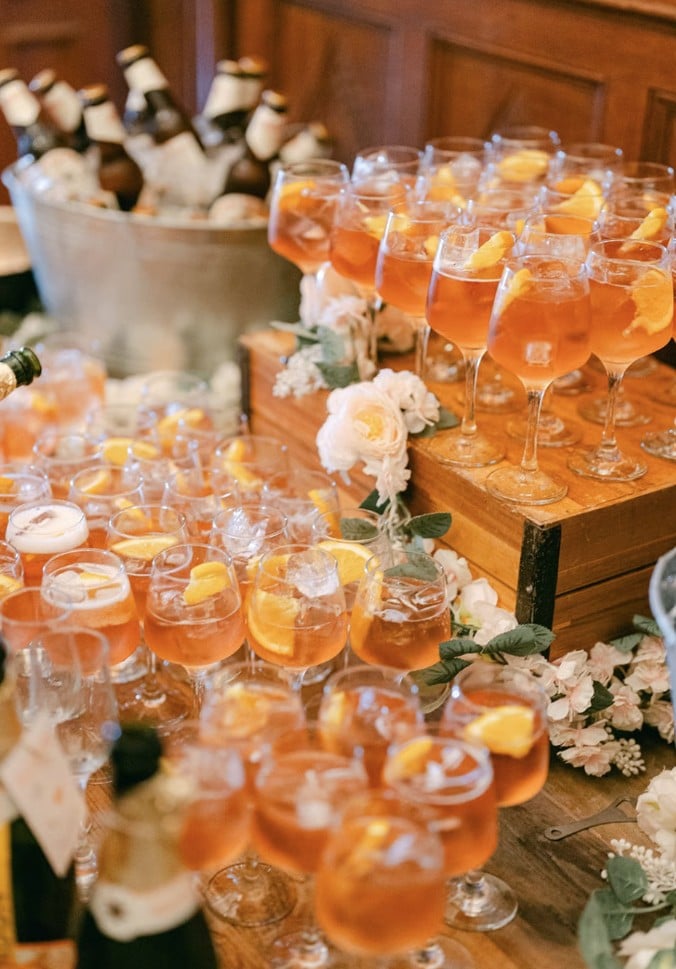 APERTIVO TABLE AT A WEDDING