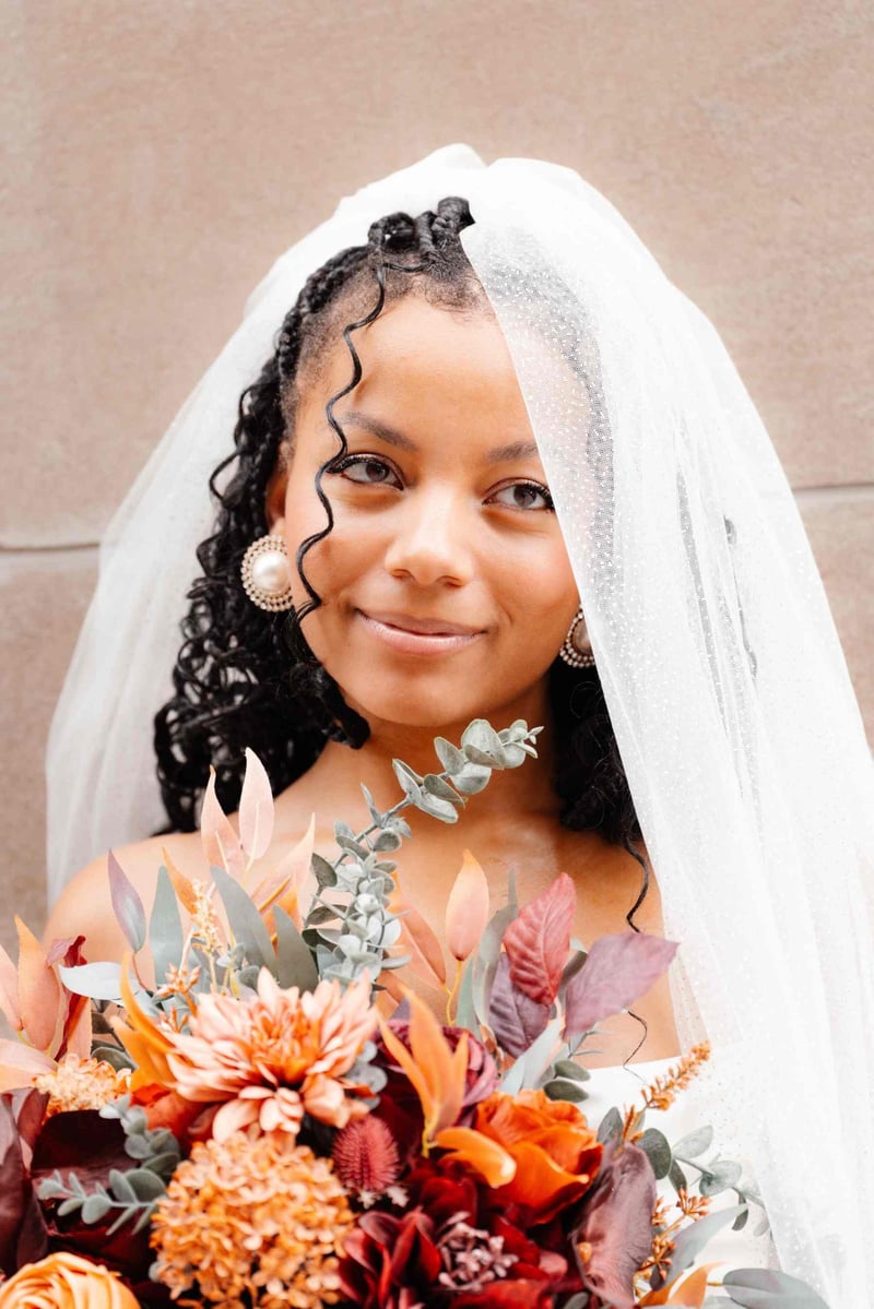 beautiful bride with autumnal bouquet