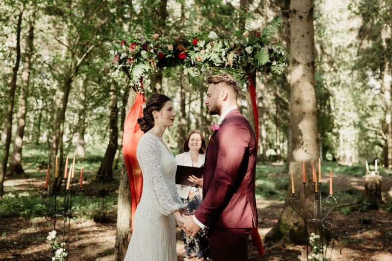 couple getting married outdoors 