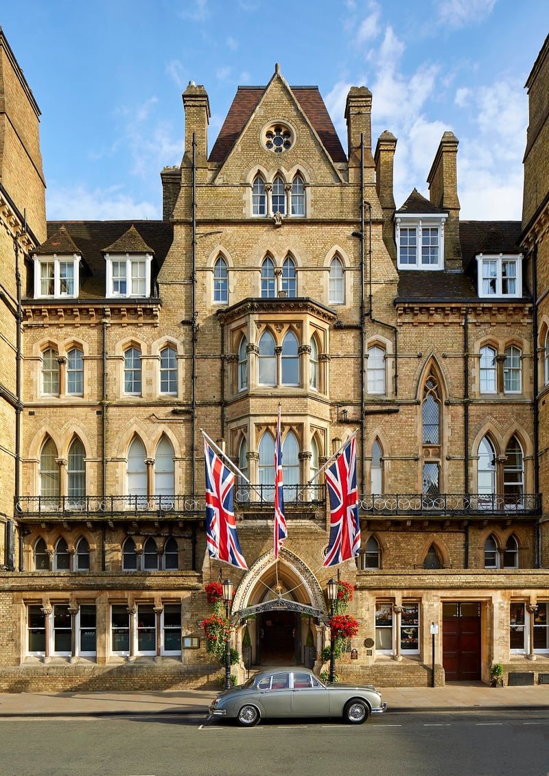 exterior of a townhouse style hotel in Oxford.