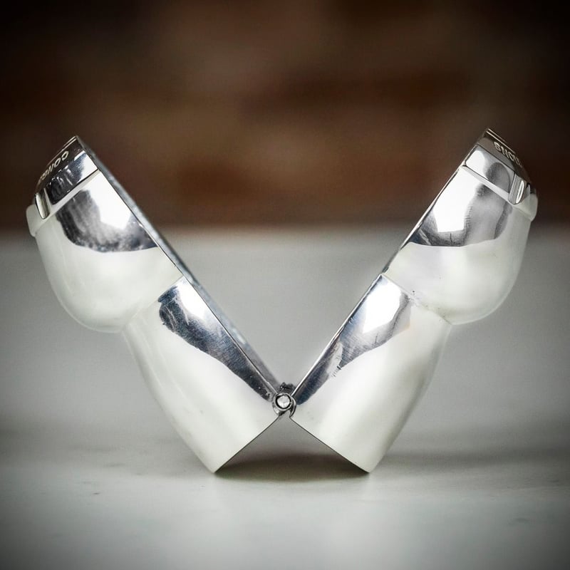 an open silver plated cork keeper 