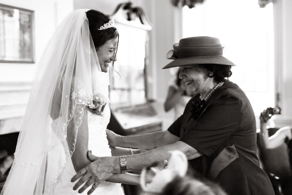 Bridebook.co.uk- mother and bride hugging