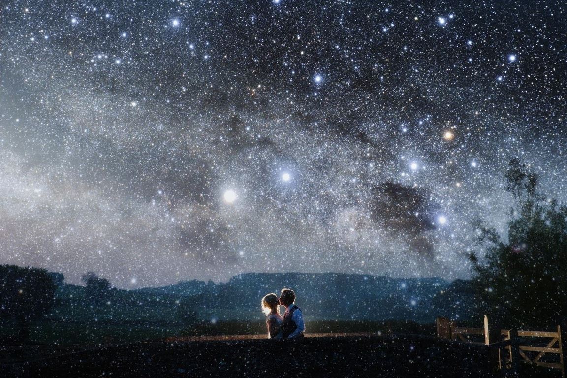 Bridebook.co.uk Couple kissing under starry sky
