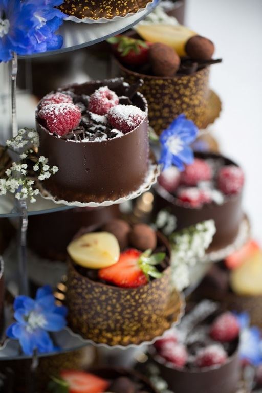 Bridebook.co.uk- mini chocolate cakes