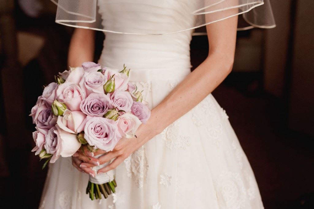 Bridebook.co.uk- holding a pale pink bouquet