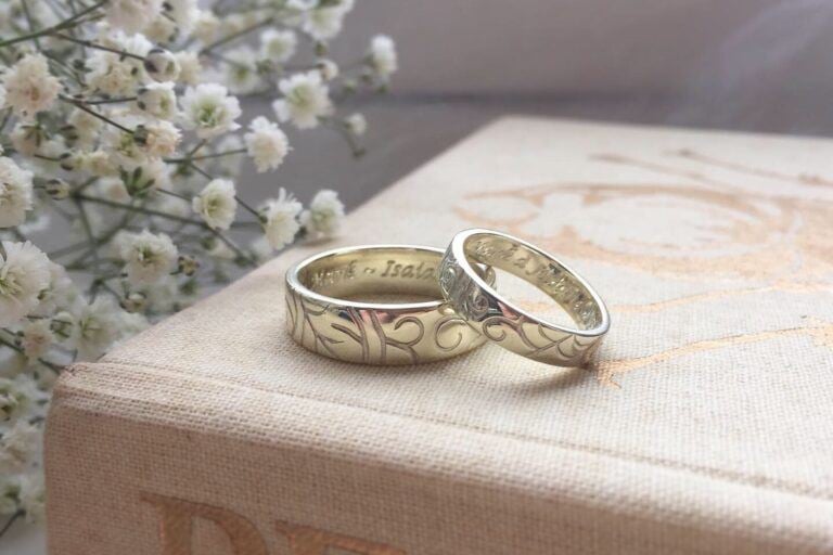 Inexpensive wedding bands for on sale her