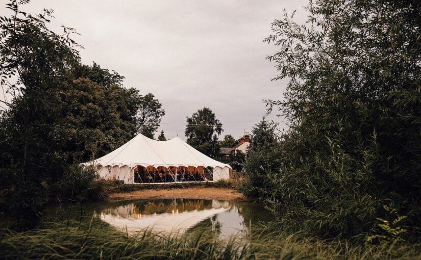 How to Save Money on a Wedding Marquee