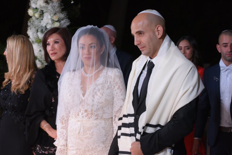 Traditional Jewish wedding couple