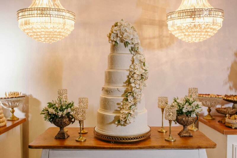 Big, elegant wedding cake