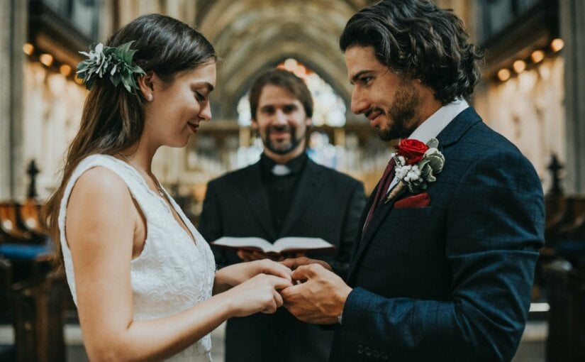 Mariage religieux catholique : Cérémonie, traditions et déroulement