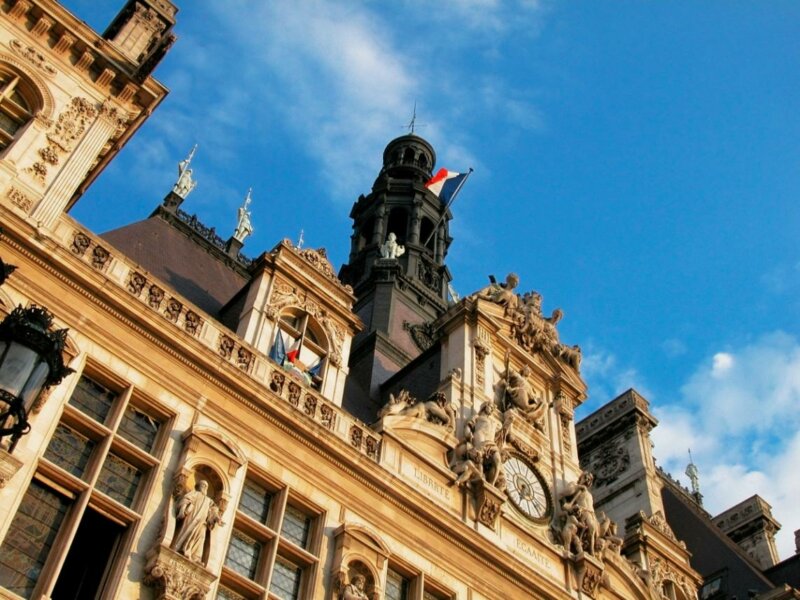 Façade d'une mairie française