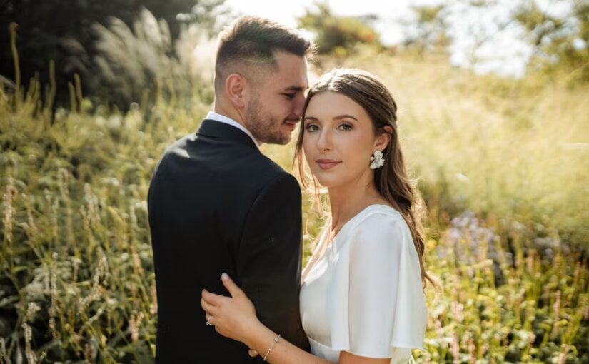 Vier Jahre verheiratet: Die Seidenhochzeit feiern und die Liebe zelebrieren