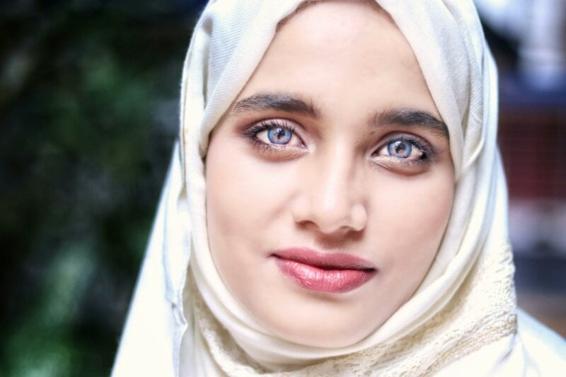 Portrait of a Muslim bride with blue eyes 