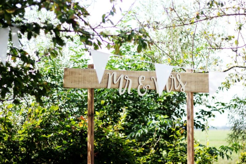 Mr and Mrs wood sign