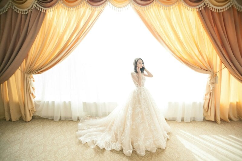 Bride in a voluminous wedding dress