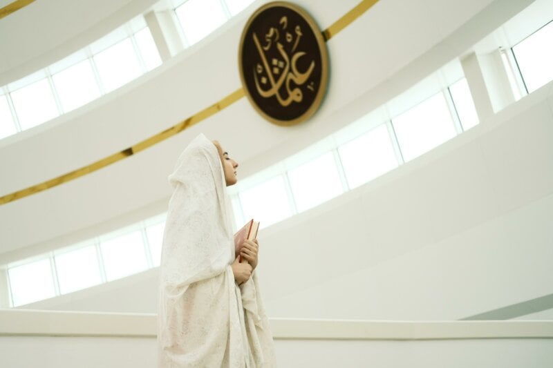 Muslim bride praying