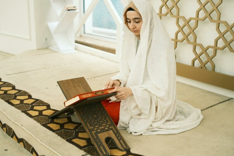 Muslim bride reading