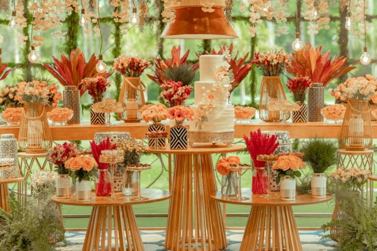 Table de mariage avec décor orange