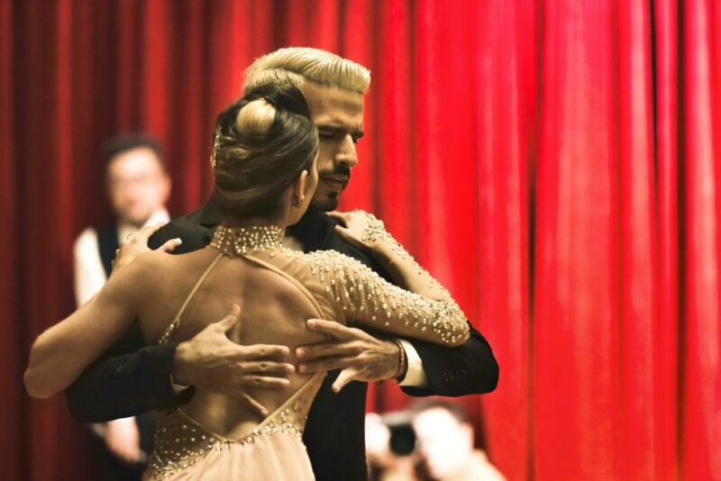 Couple en train de danser un tango