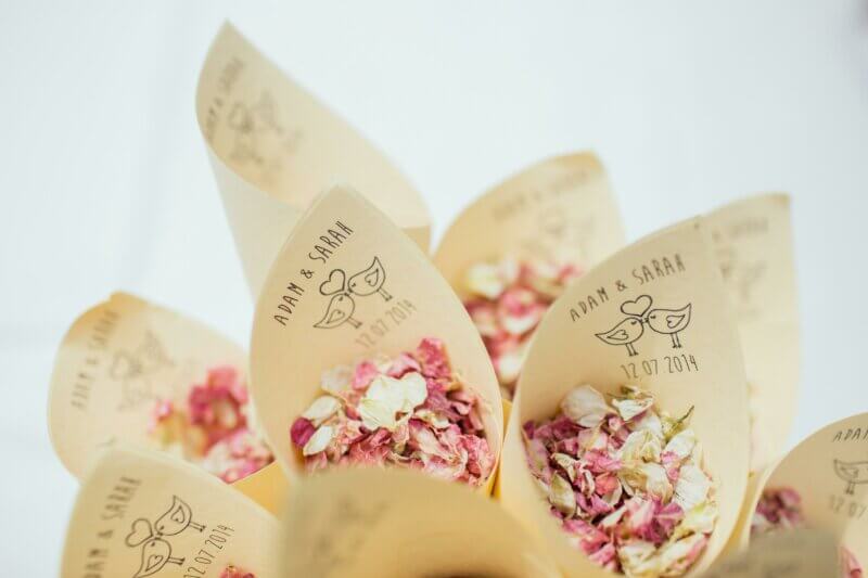 Small bouquets as wedding favors