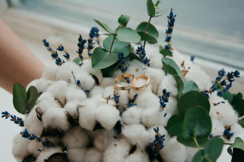 Bouquet en coton avec alliances