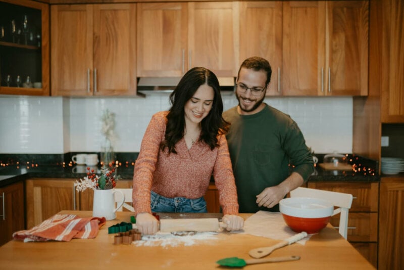 Couple en train de cuisiner