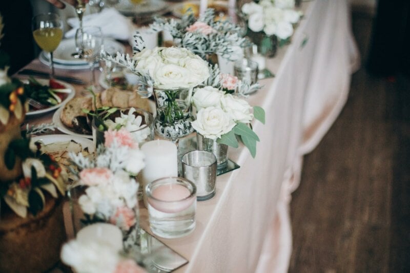 Weding buffet with flowers