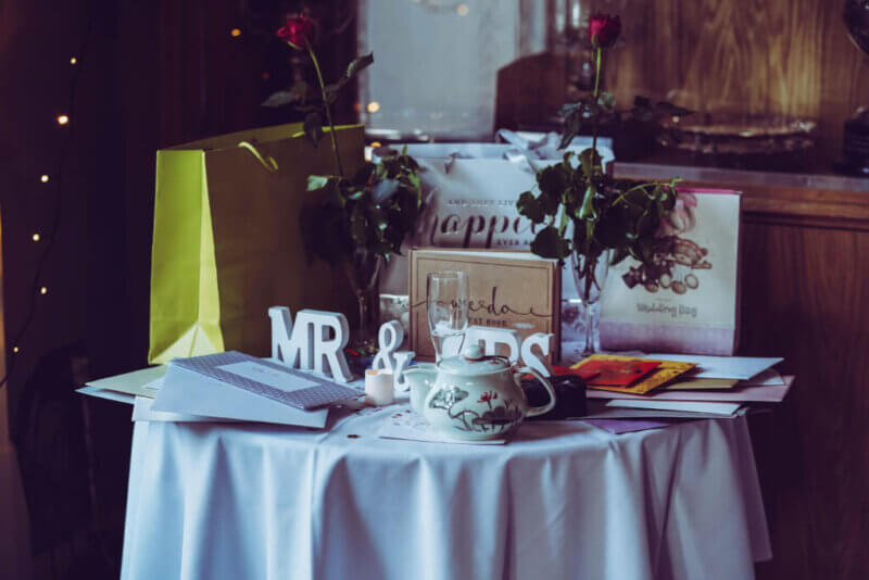 Table de mariage avec cadeaux
