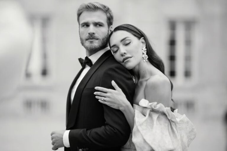 Elegantes Brautpaar bei einer Luxushochzeit im stilvollen Schwarz-weiß Porträt