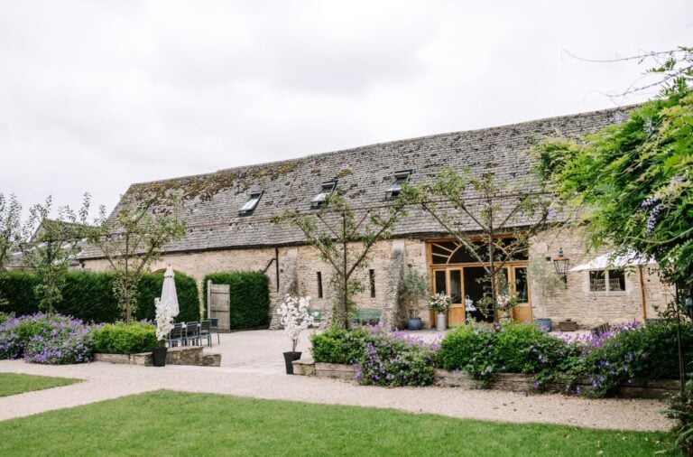 Oxleaze Barn wedding venue Gloucestershire