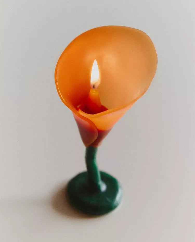 Lily shaped candle