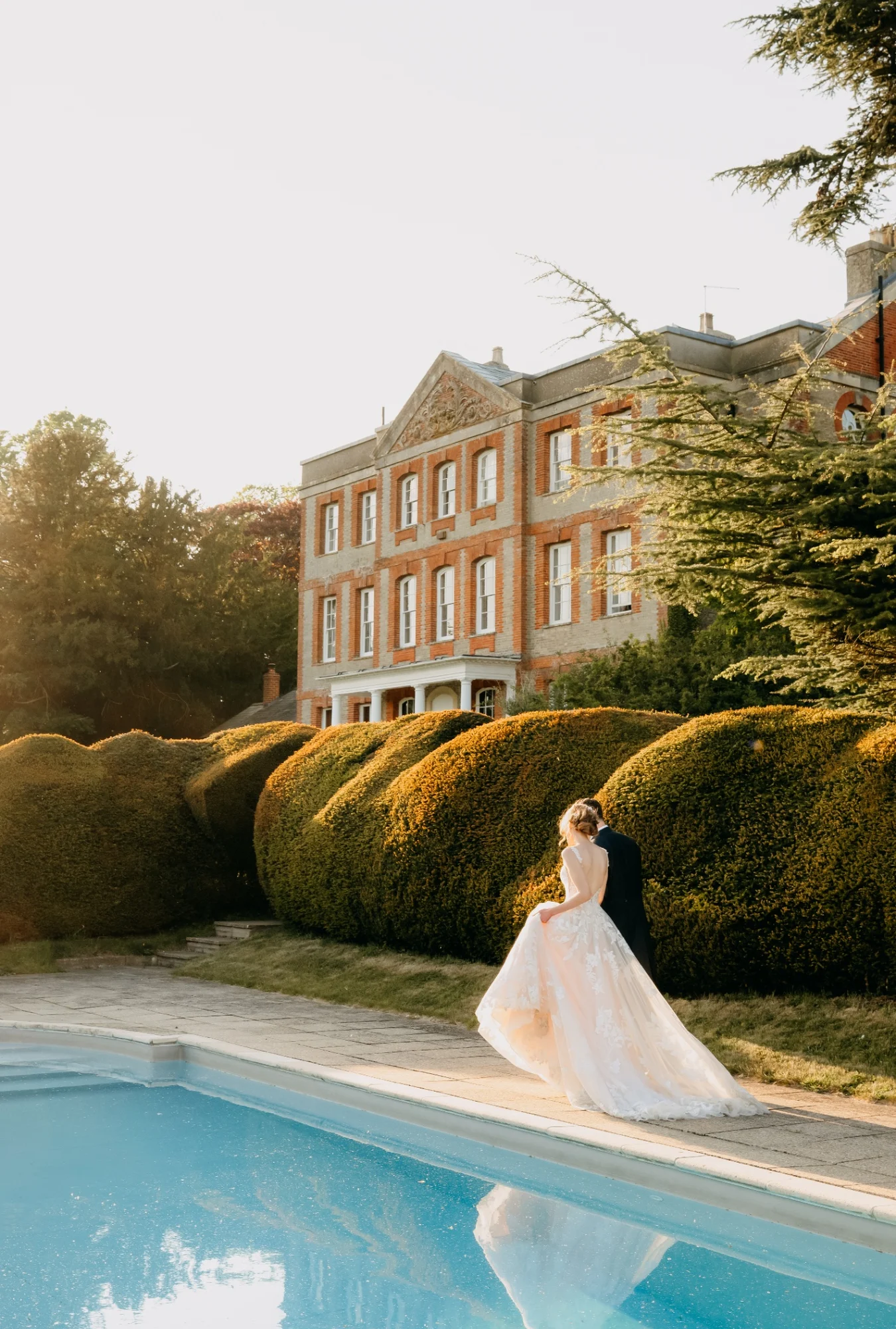 Ardington House, a 1720 Georgian manor wedding venue in Oxfordshire with heated outdoor pool, tennis court, and riverside marquee
